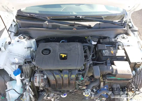 2021 Kia Forte Lxs z USA, uszkodzony, nr VIN 3KPF24AD8ME374978